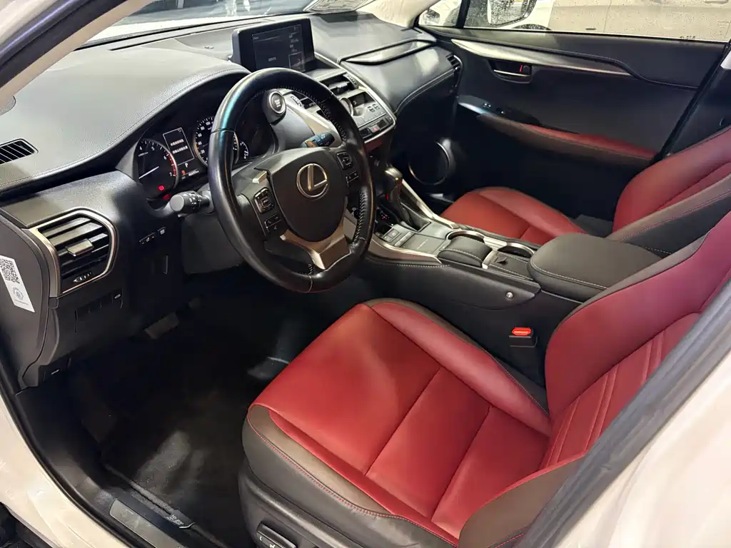 Lexus NX 300 FWD Sharp Travel