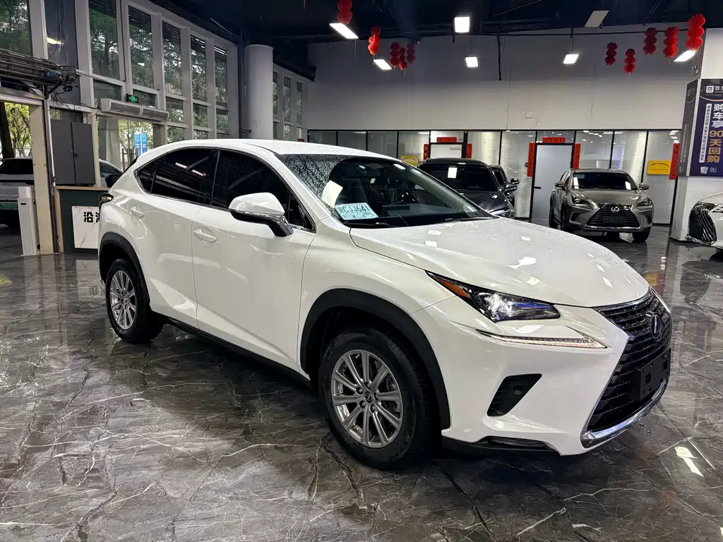 Lexus NX 300 FWD Sharp Travel