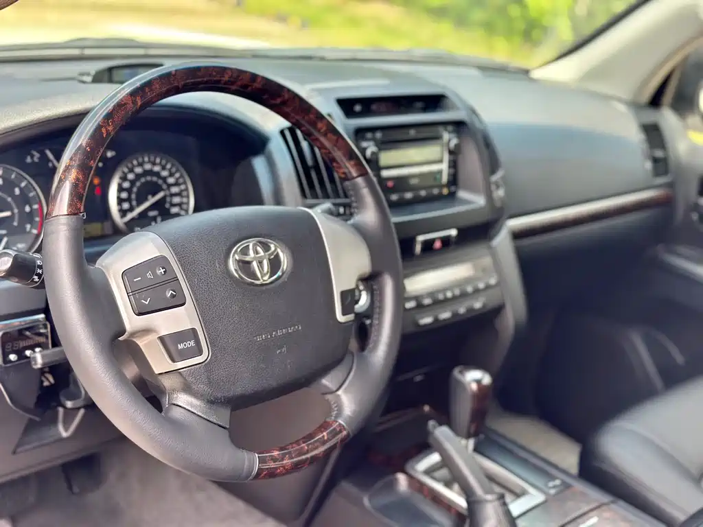 Land Cruiser (Import) 4.0 L V6 Middle East Limited