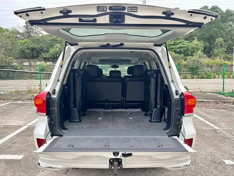 Toyota Land Cruiser (Import) 4.0 L V6 Middle East Limited