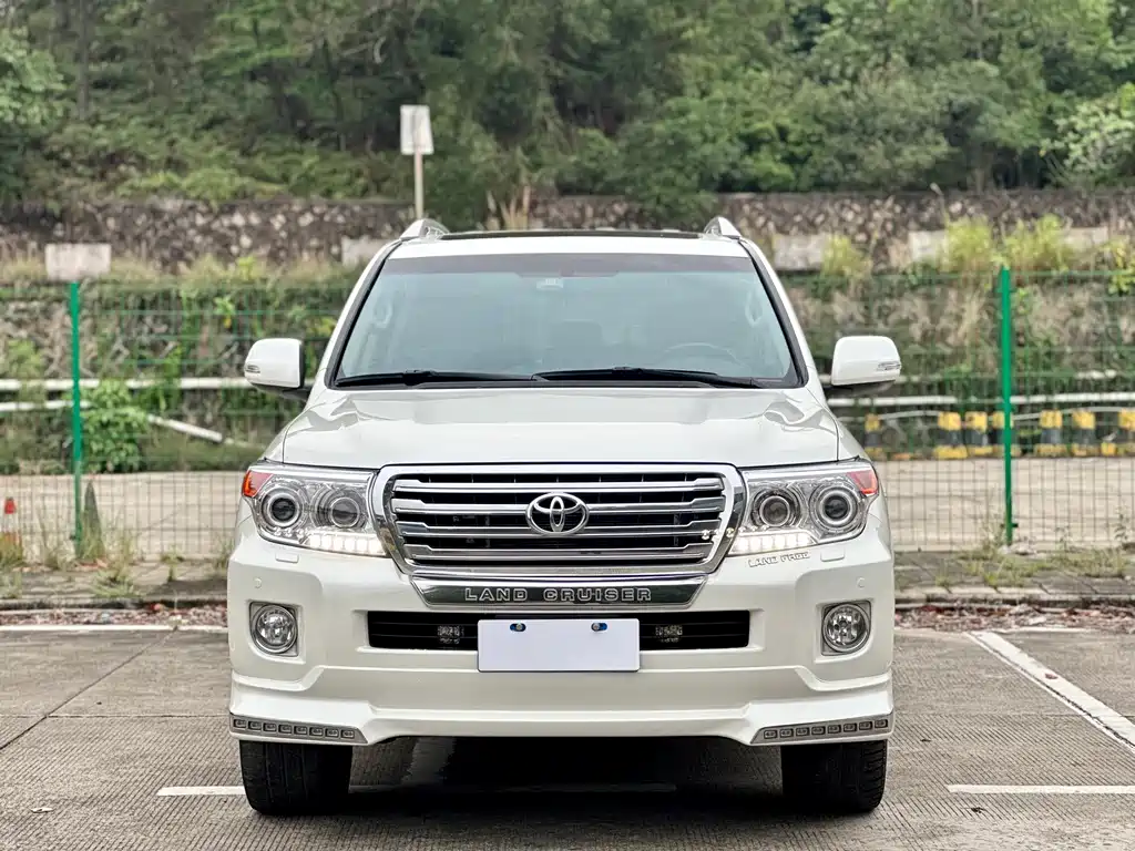 Land Cruiser (Import) 4.0 L V6 Middle East Limited