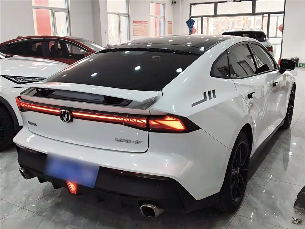 Changan UNI-V 1.5 T Distinguished