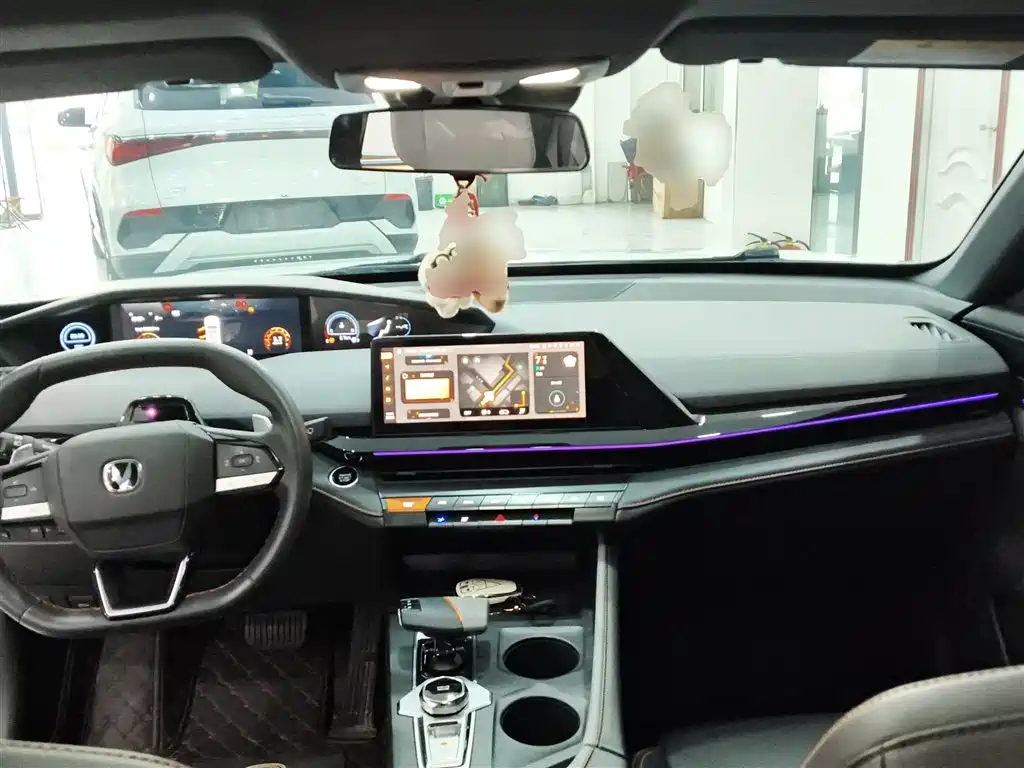 Changan UNI-V 1.5 T Distinguished