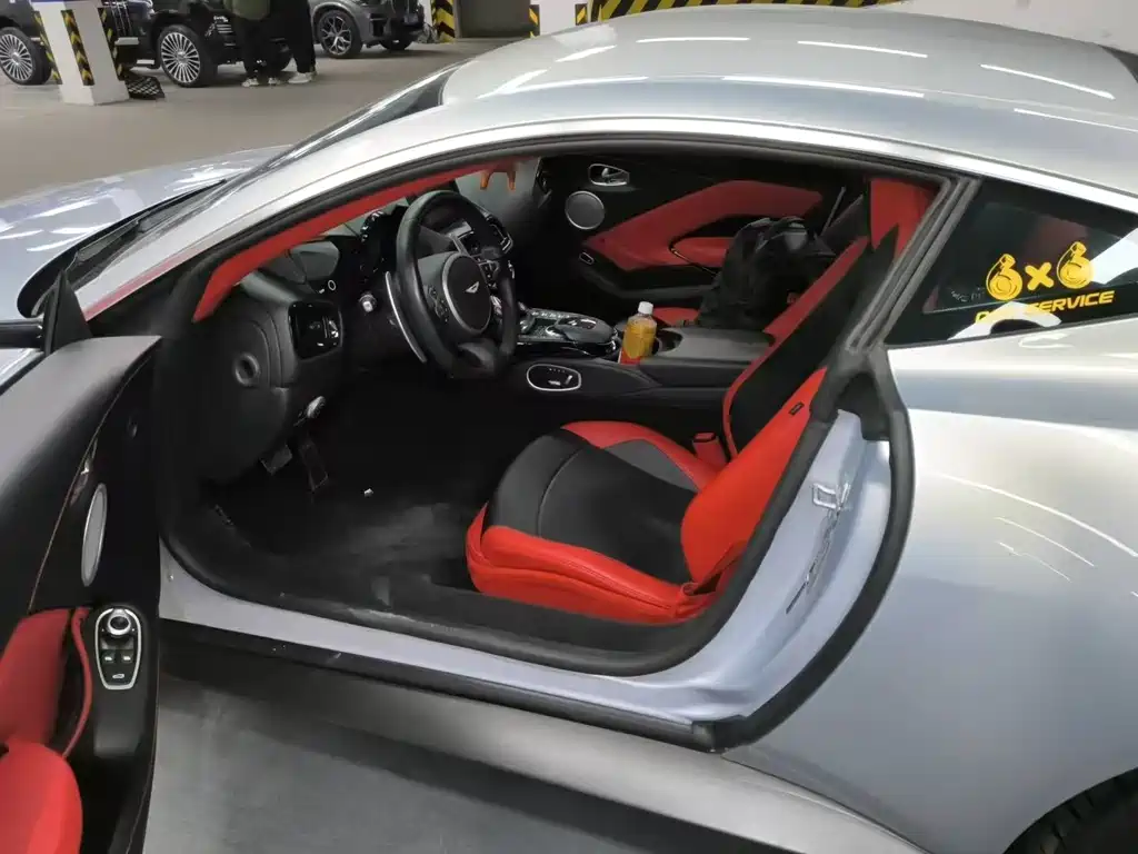 V8 Vantage 4.0 T V8 Coupe
