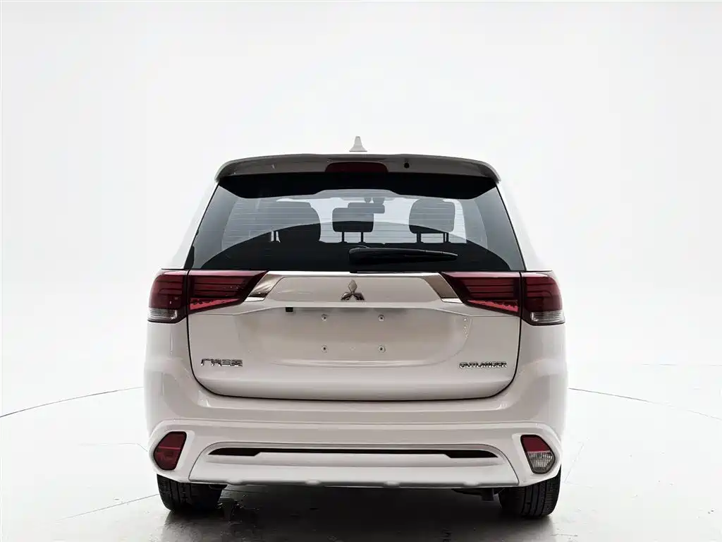 Outlander 2.0 L 2 WD Smooth Travel 5-seat