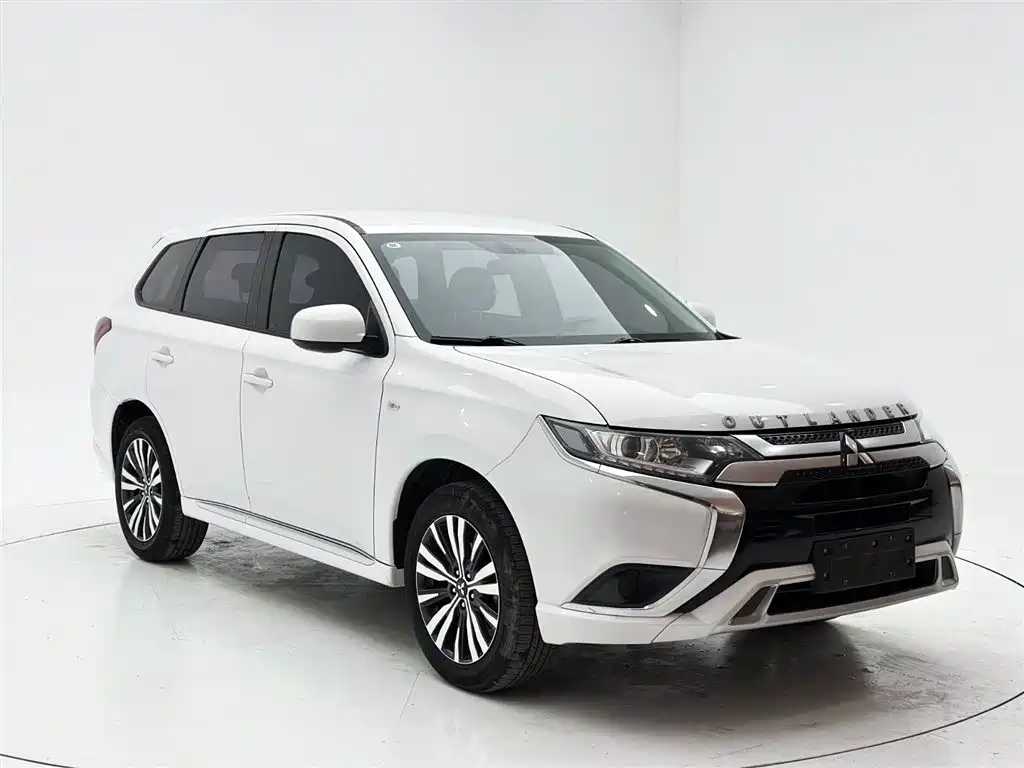 Outlander 2.0 L 2 WD Smooth Travel 5-seat