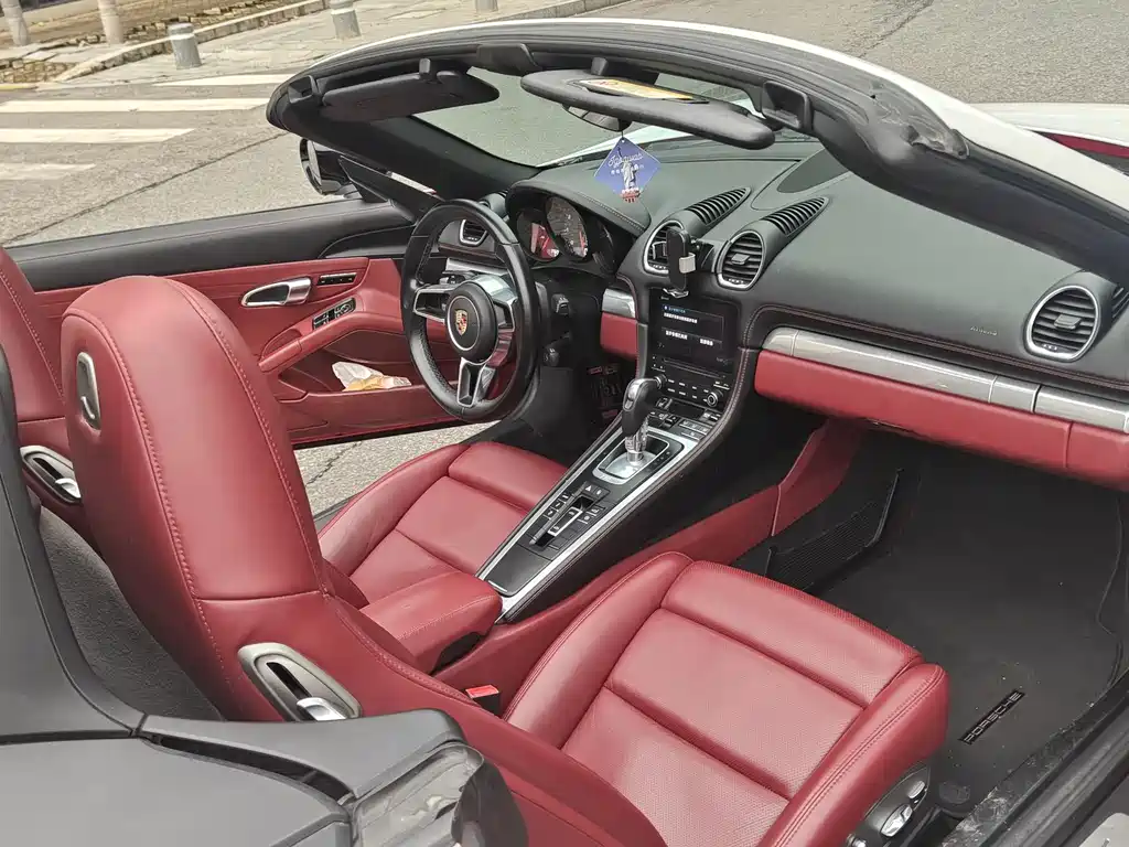 Porsche 718 Boxster 2.0 T