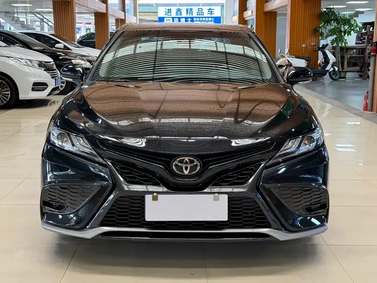 Toyota Camry 2.5 S Sharp Style