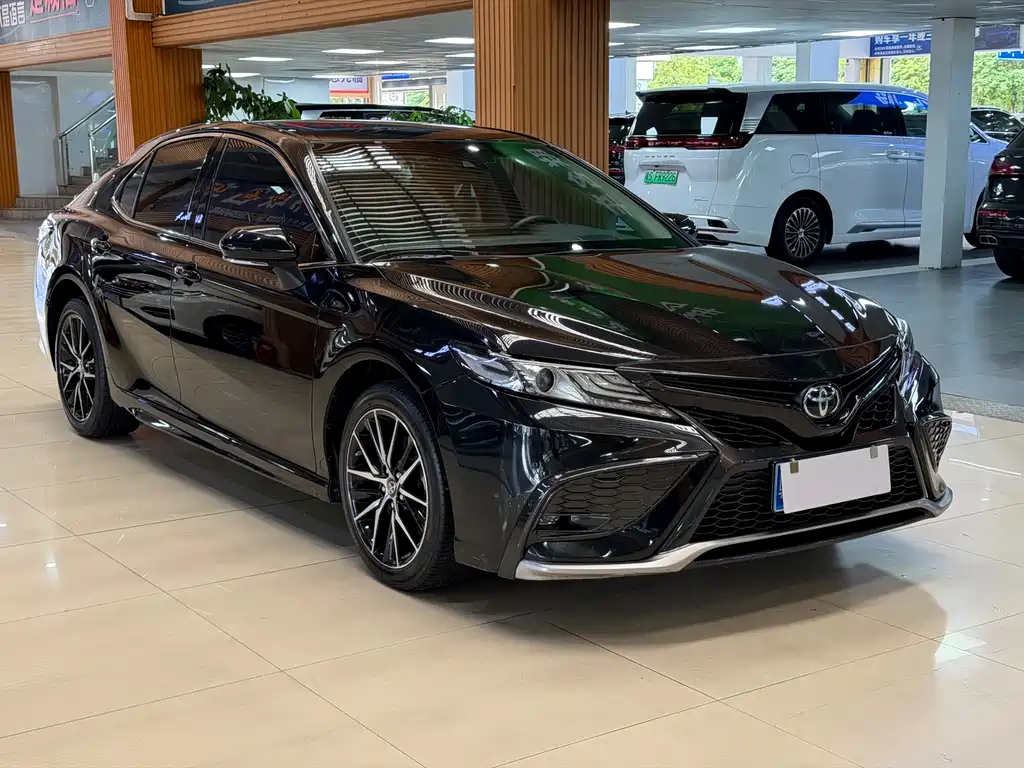 Camry 2.5 S Sharp Style