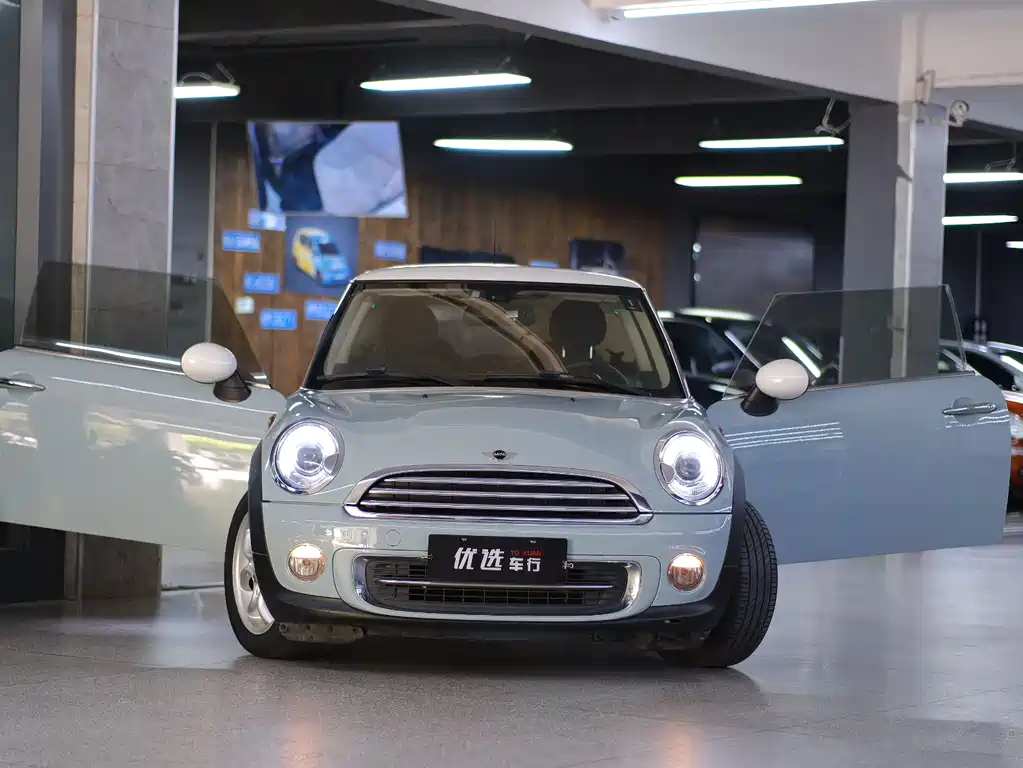 MINI 1.6 L COOPER Baker Street