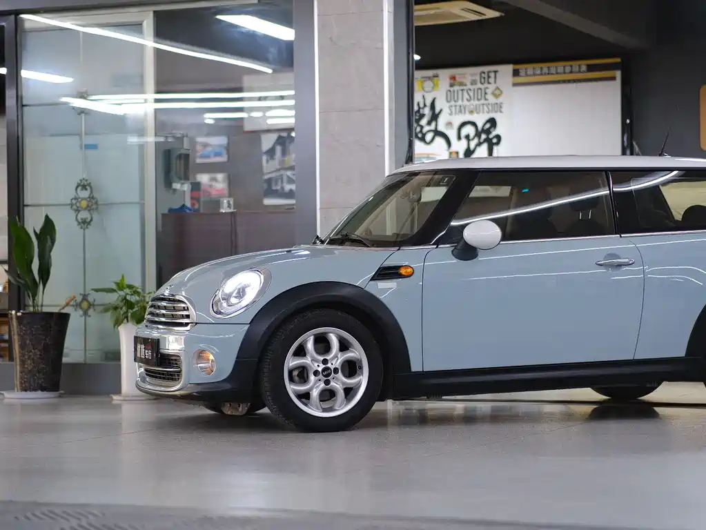 MINI 1.6 L COOPER Baker Street