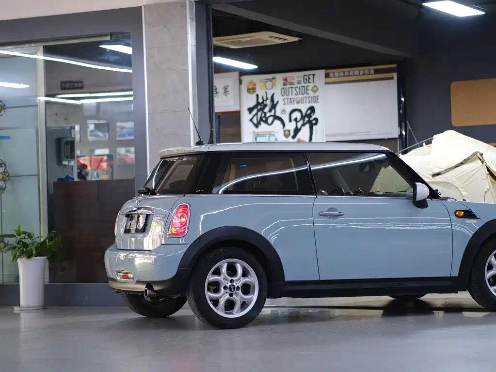 MINI 1.6 L COOPER Baker Street