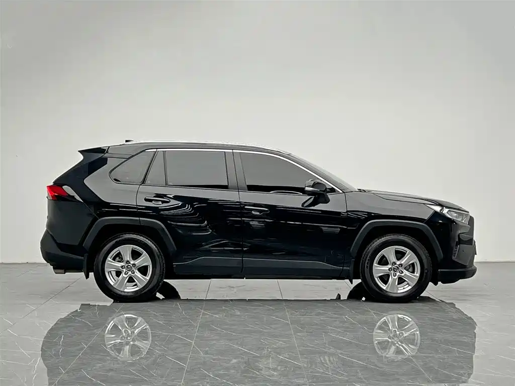 RAV4 2.0 L CVT 2 WD Urban