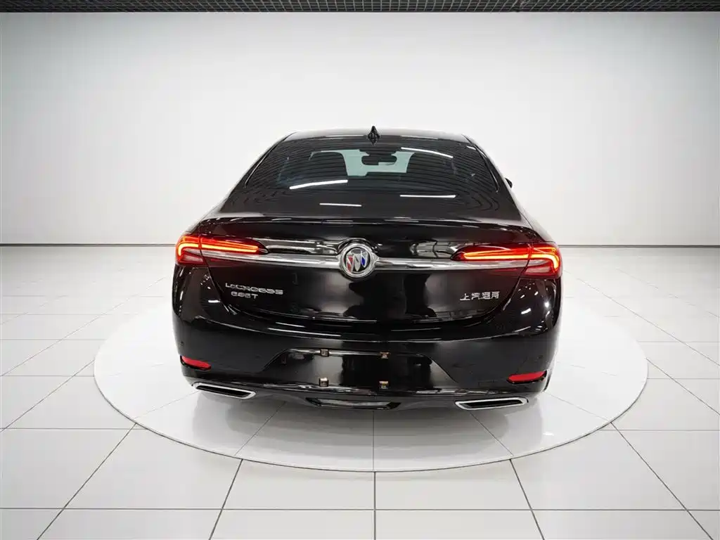 LaCrosse 652 T Luxury