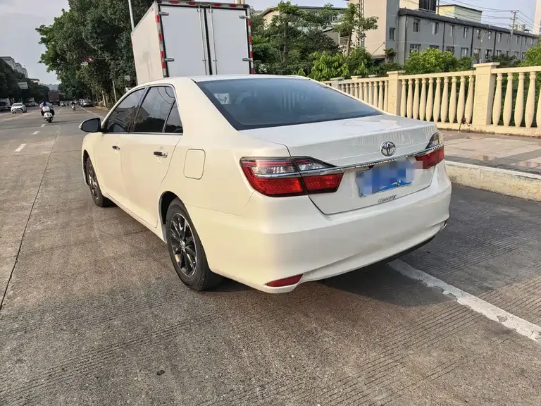 Toyota Camry 2.0 G Leading