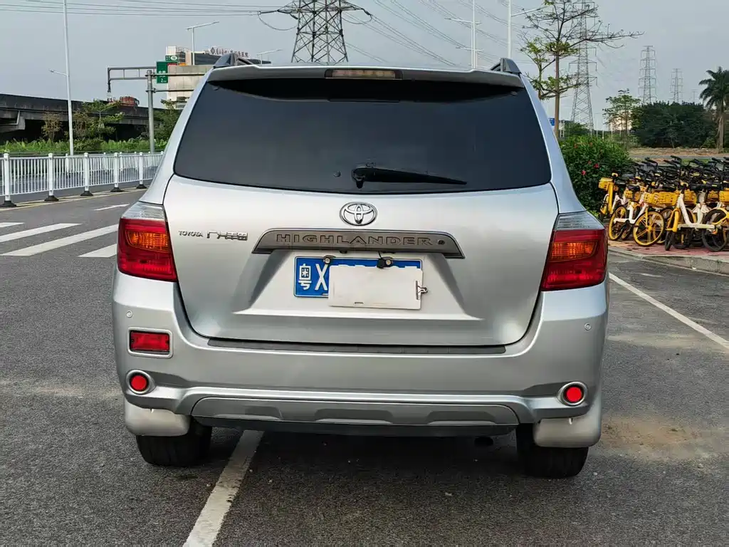 Highlander 2.7 L 2 WD 7-seat Luxury
