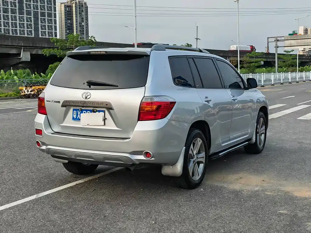 Highlander 2.7 L 2 WD 7-seat Luxury
