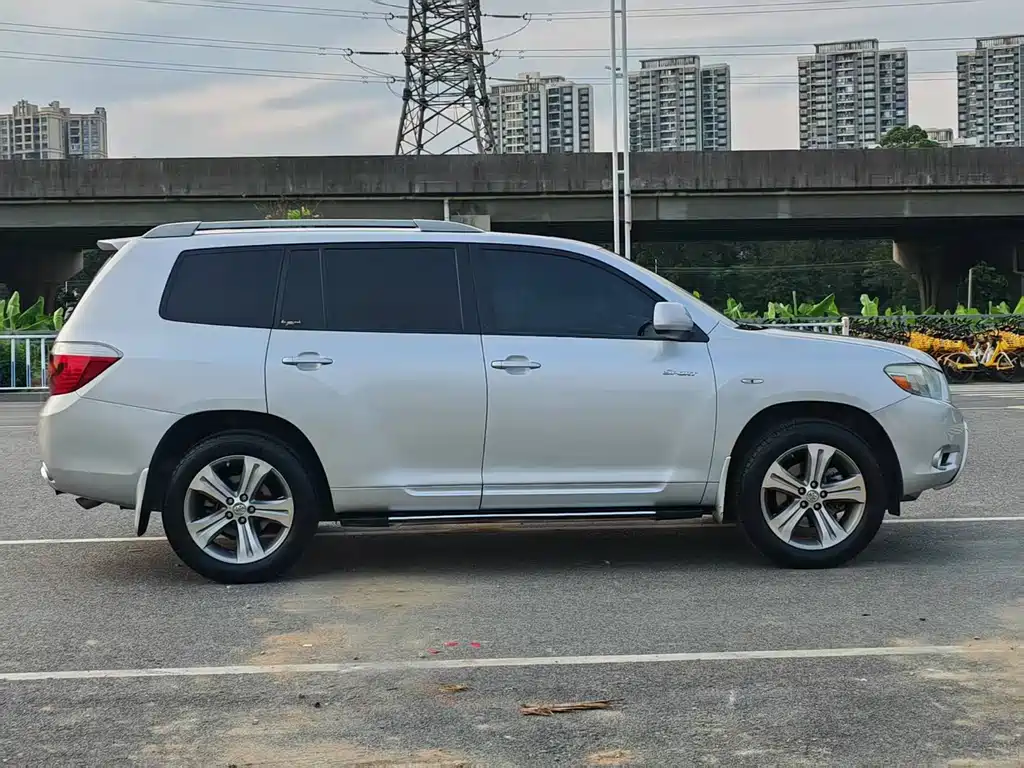 Highlander 2.7 L 2 WD 7-seat Luxury