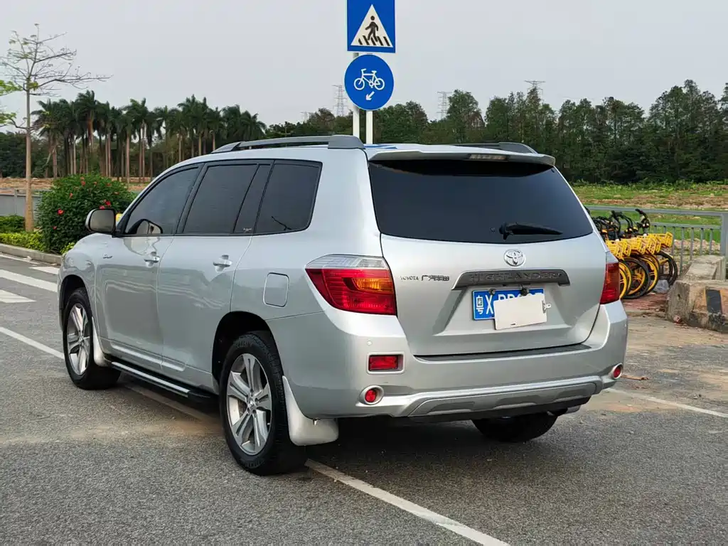 Highlander 2.7 L 2 WD 7-seat Luxury