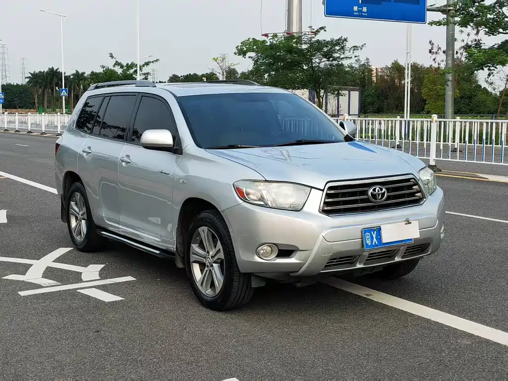 Highlander 2.7 L 2 WD 7-seat Luxury