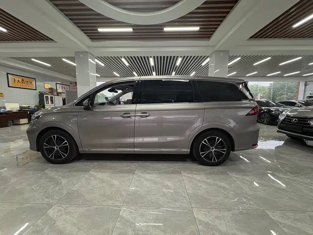 Roewe iMAX8 400 TGI Supreme Enjoyment