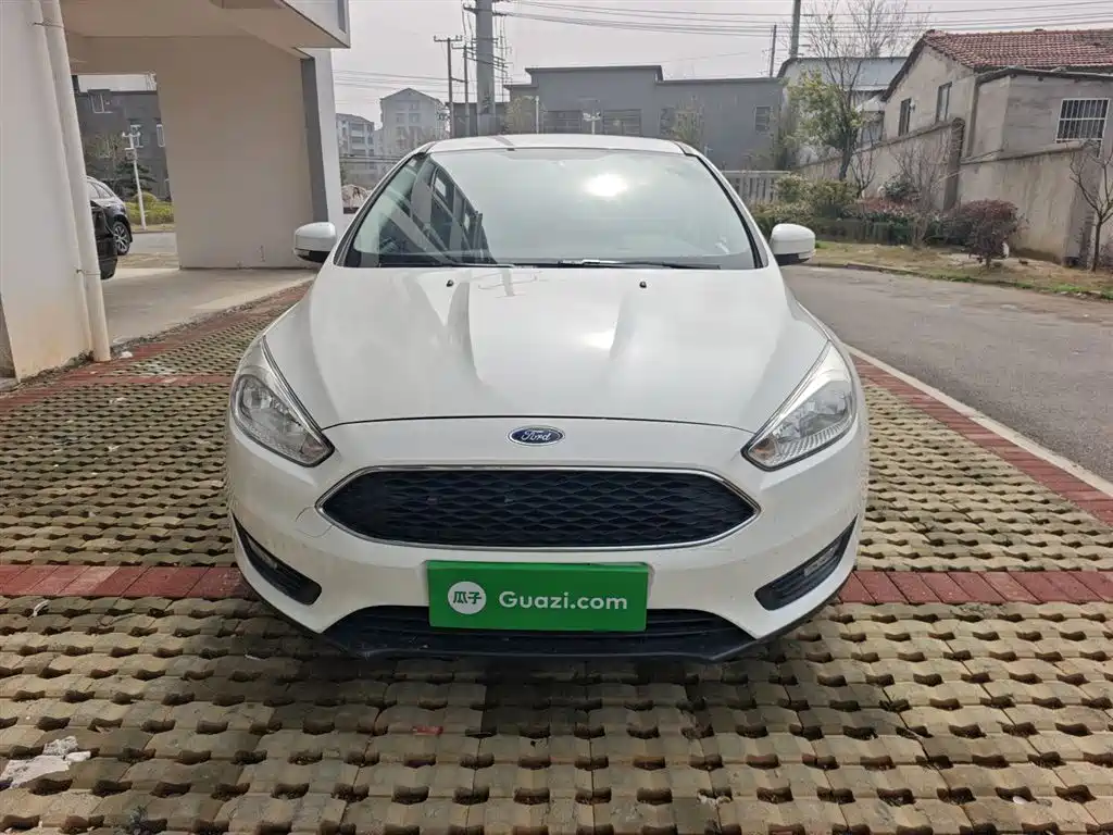 Focus Hatchback 1.6 L Auto Comfort Smart Travel
