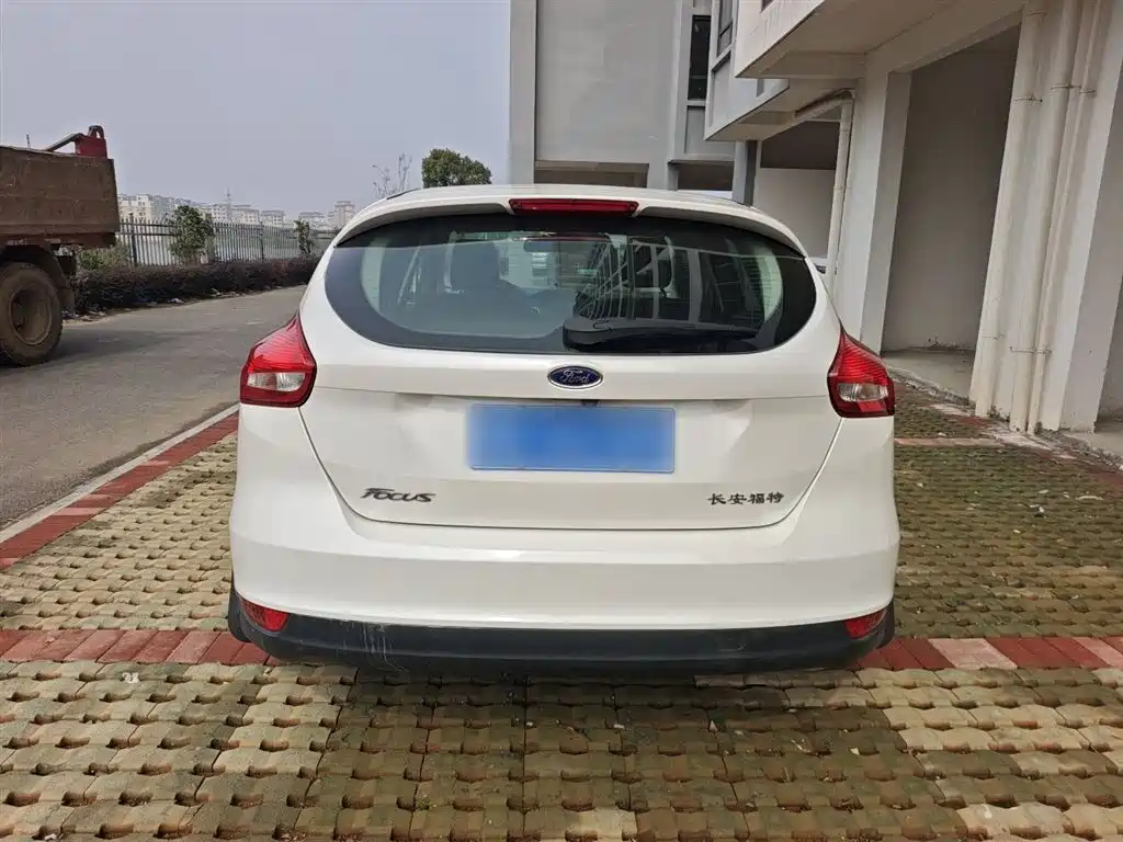 Focus Hatchback 1.6 L Auto Comfort Smart Travel