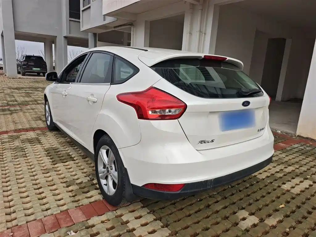 Focus Hatchback 1.6 L Auto Comfort Smart Travel