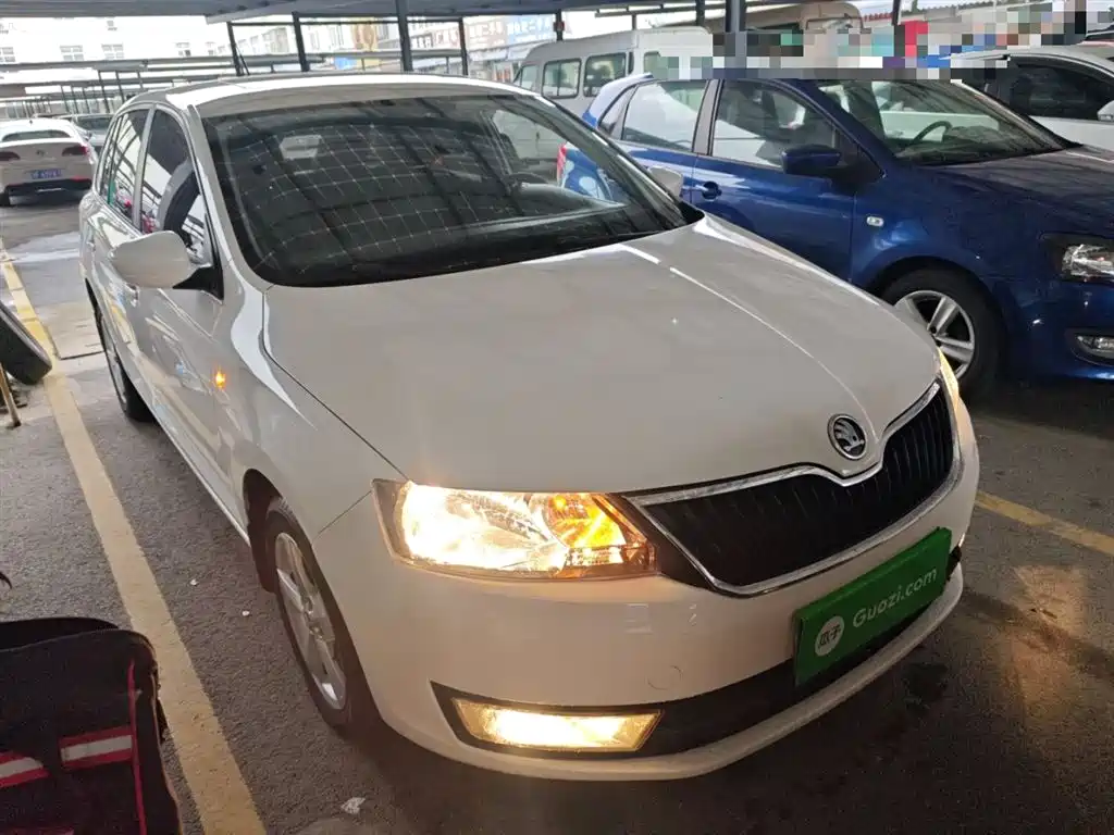Rapid Spaceback Facelift 1.6 L Auto Creation