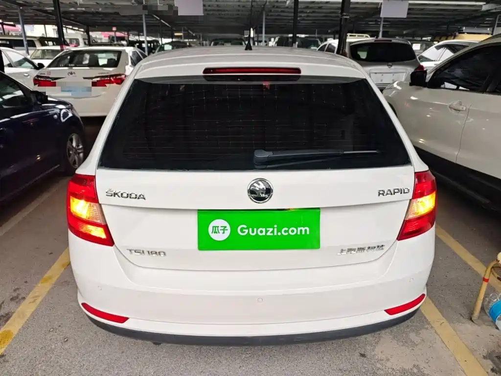 Rapid Spaceback Facelift 1.6 L Auto Creation