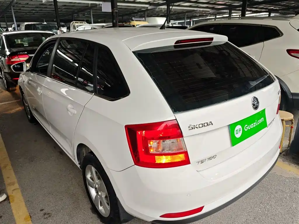 Rapid Spaceback Facelift 1.6 L Auto Creation