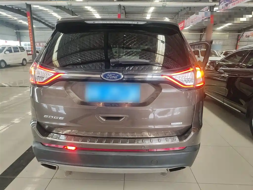 Edge EcoBoost 245 2 WD Elite Sharp 5-seat