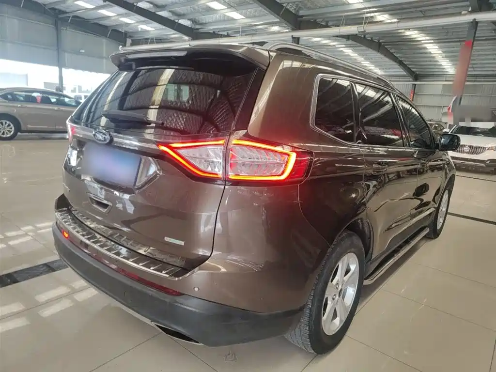 Edge EcoBoost 245 2 WD Elite Sharp 5-seat
