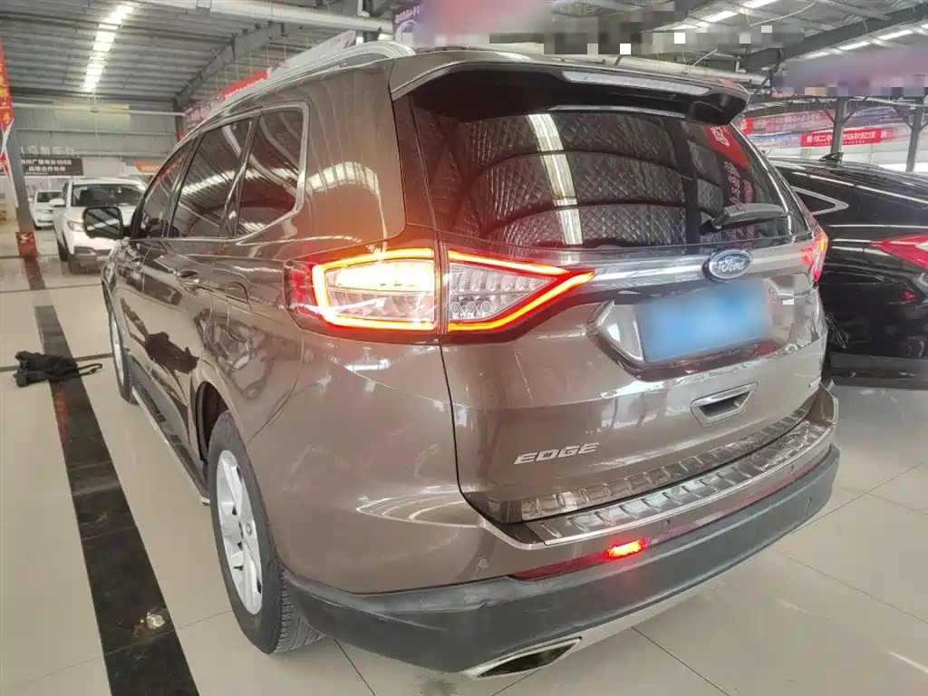 Edge EcoBoost 245 2 WD Elite Sharp 5-seat