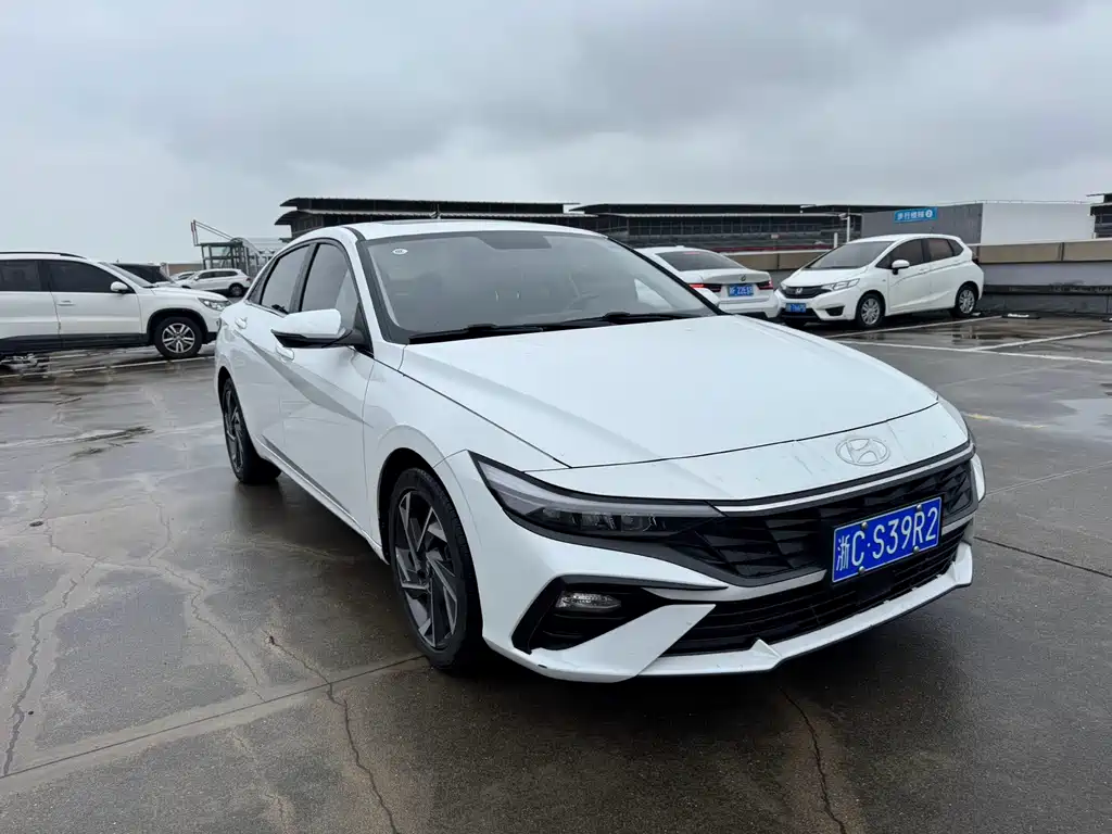 Elantra 1.5 L CVT GLX Elite