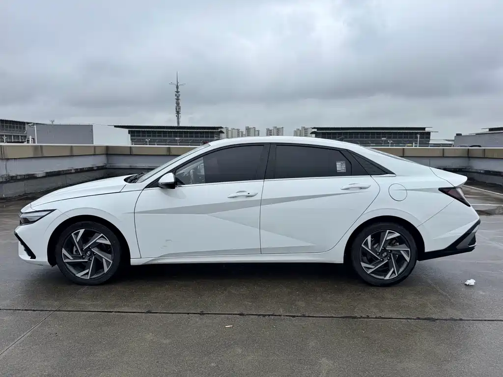 Elantra 1.5 L CVT GLX Elite