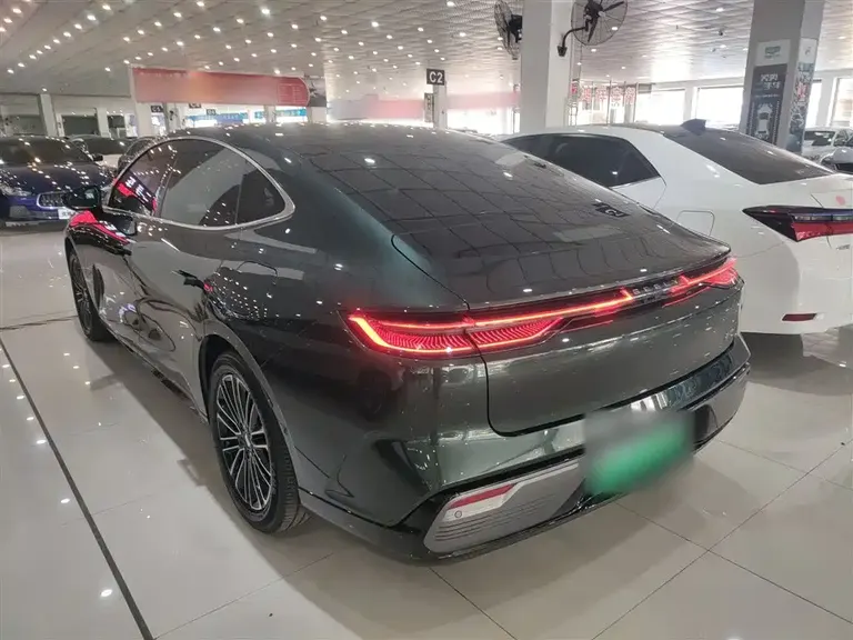 Geely Galaxy Xingyao 8 130 km EM-i Premium
