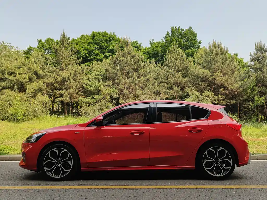 Focus Hatchback EcoBoost 180 Auto ST Line