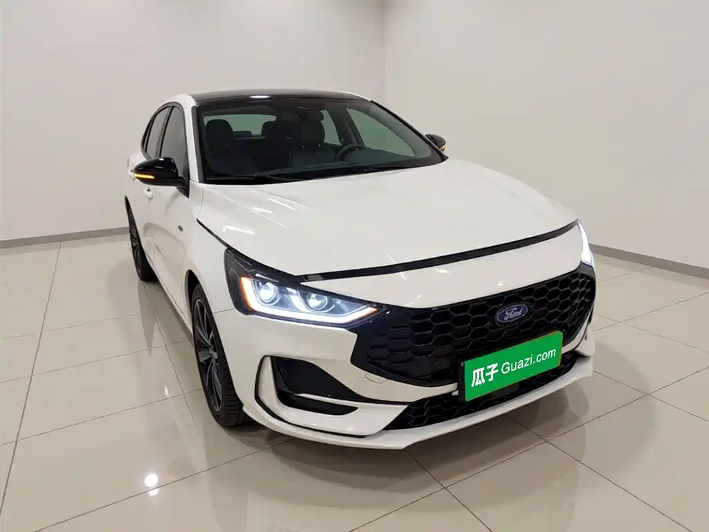 Focus Hatchback EcoBoost 180 Auto ST Line