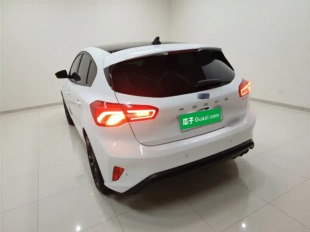 Focus Hatchback EcoBoost 180 Auto ST Line