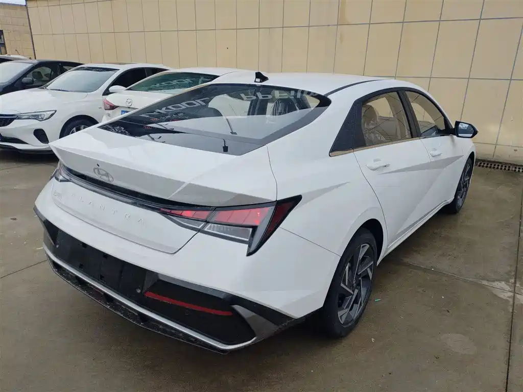 Elantra 1.5 L CVT GLX Elite