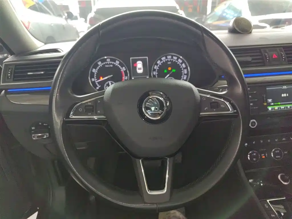 Superb TSI330 DSG Smart Travel