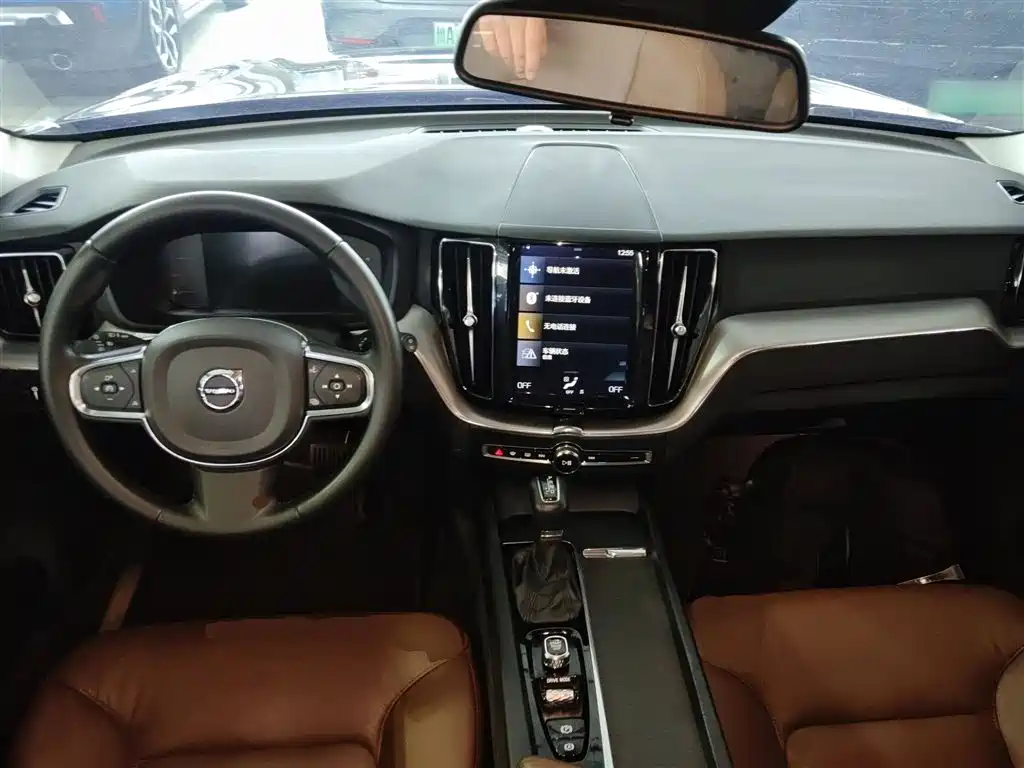Volvo XC60 T5 4 WD Smart Ease CN-VI