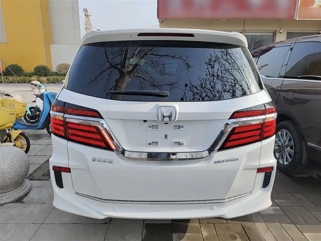Elysion 2.4 L Luxury