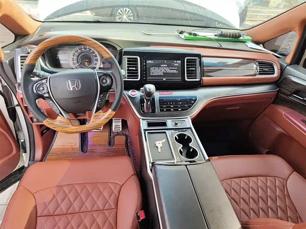 Elysion 2.4 L Luxury