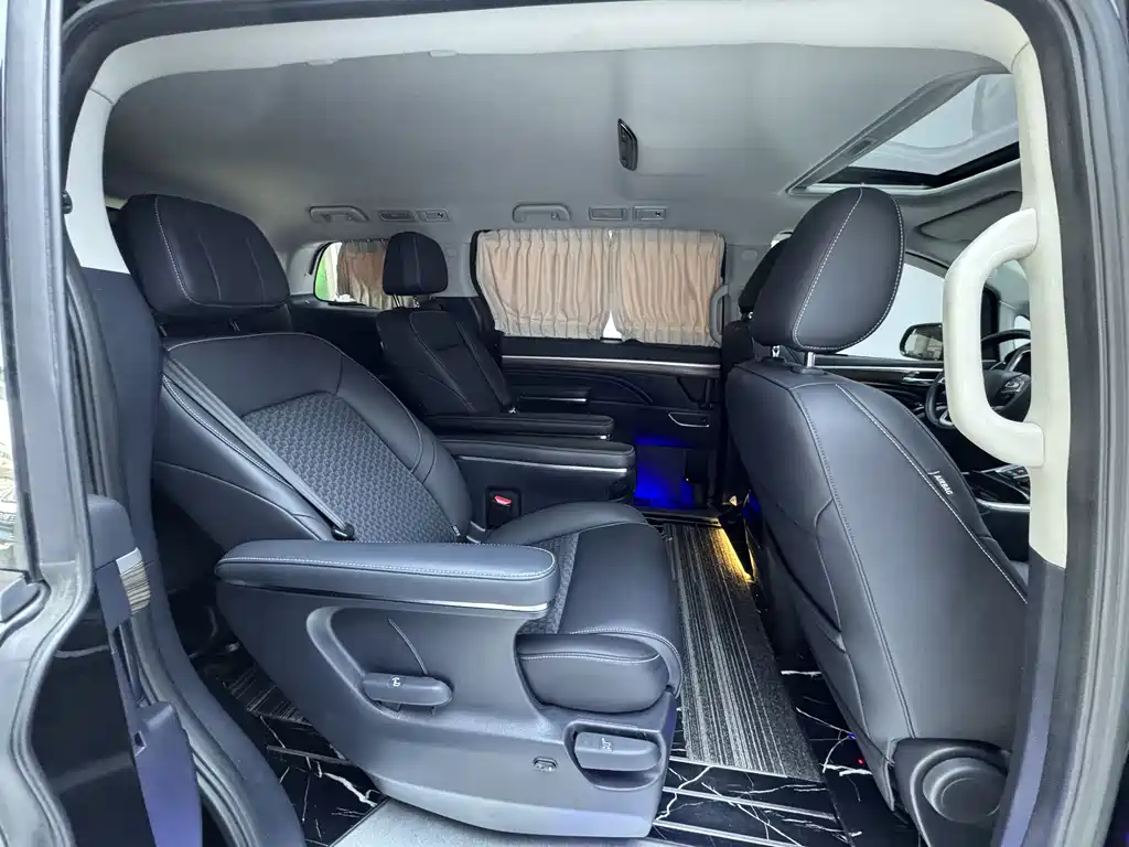 GAC Trumpchi M8 Facelift Leading Show Series 390 T Luxury
