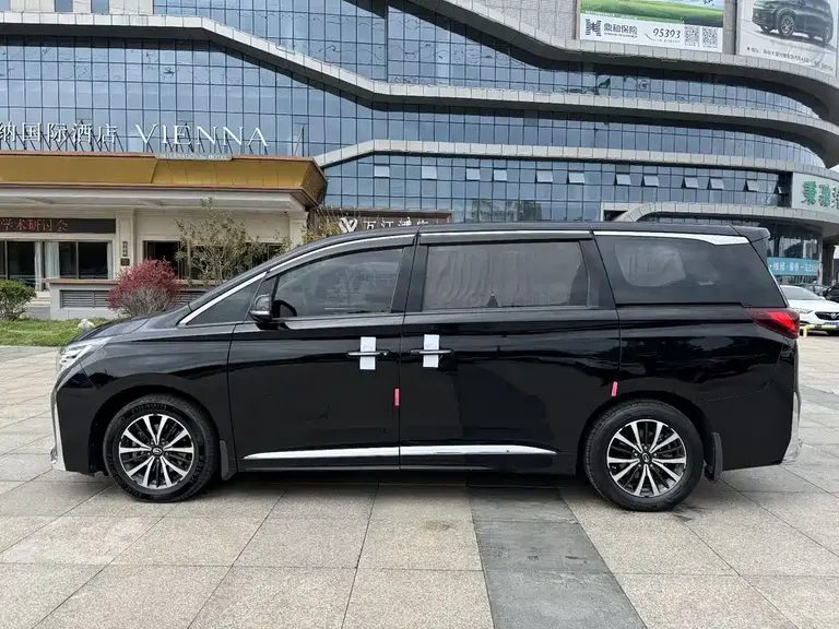 GAC Trumpchi M8 Facelift Leading Show Series 390 T Luxury
