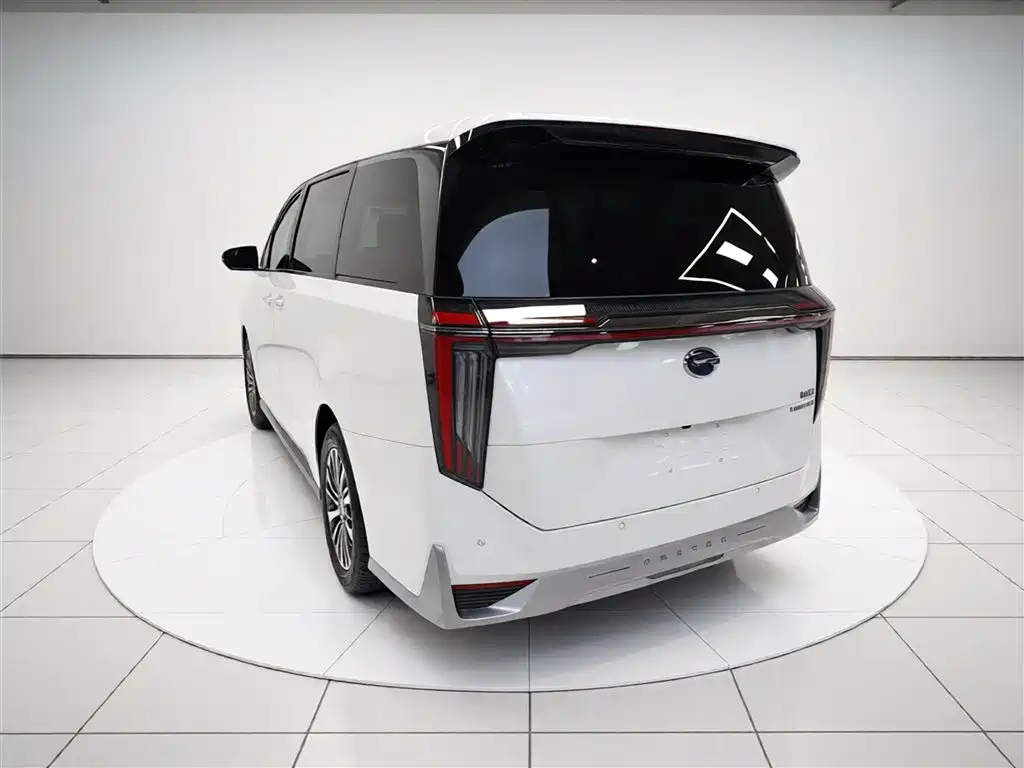 GAC Trumpchi M8 Grandmaster Series Dual Engine Flagship