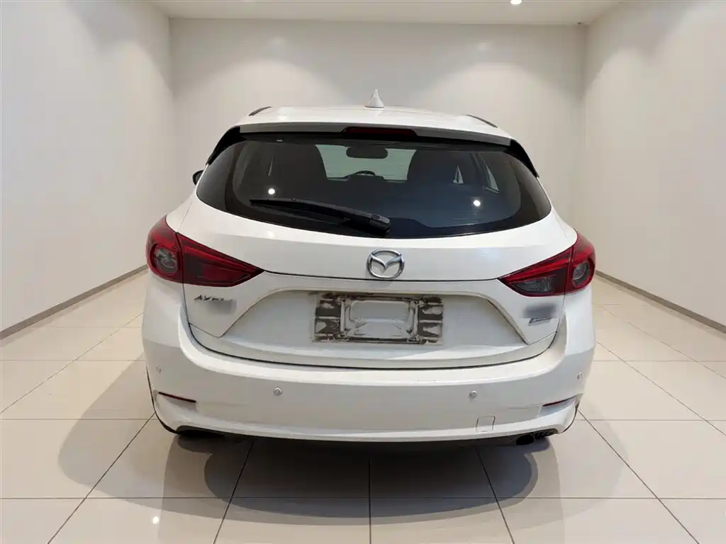 Mazda 3 Axela Hatchback 2.0 L Auto Sport CN-V