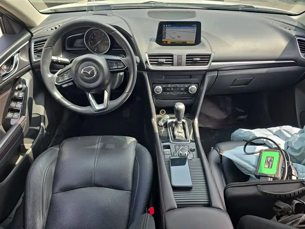Mazda 3 Axela Hatchback 2.0 L Auto Sport CN-V